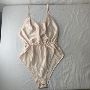 VTG SATIN BODYSUIT TEDDY LINGERIE VICTORIAS SECRET gold‎ crown label Sz S? Peach